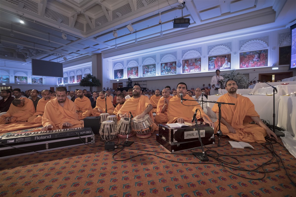 Swamis sing soulful prayers seeking blessings on this festive morning