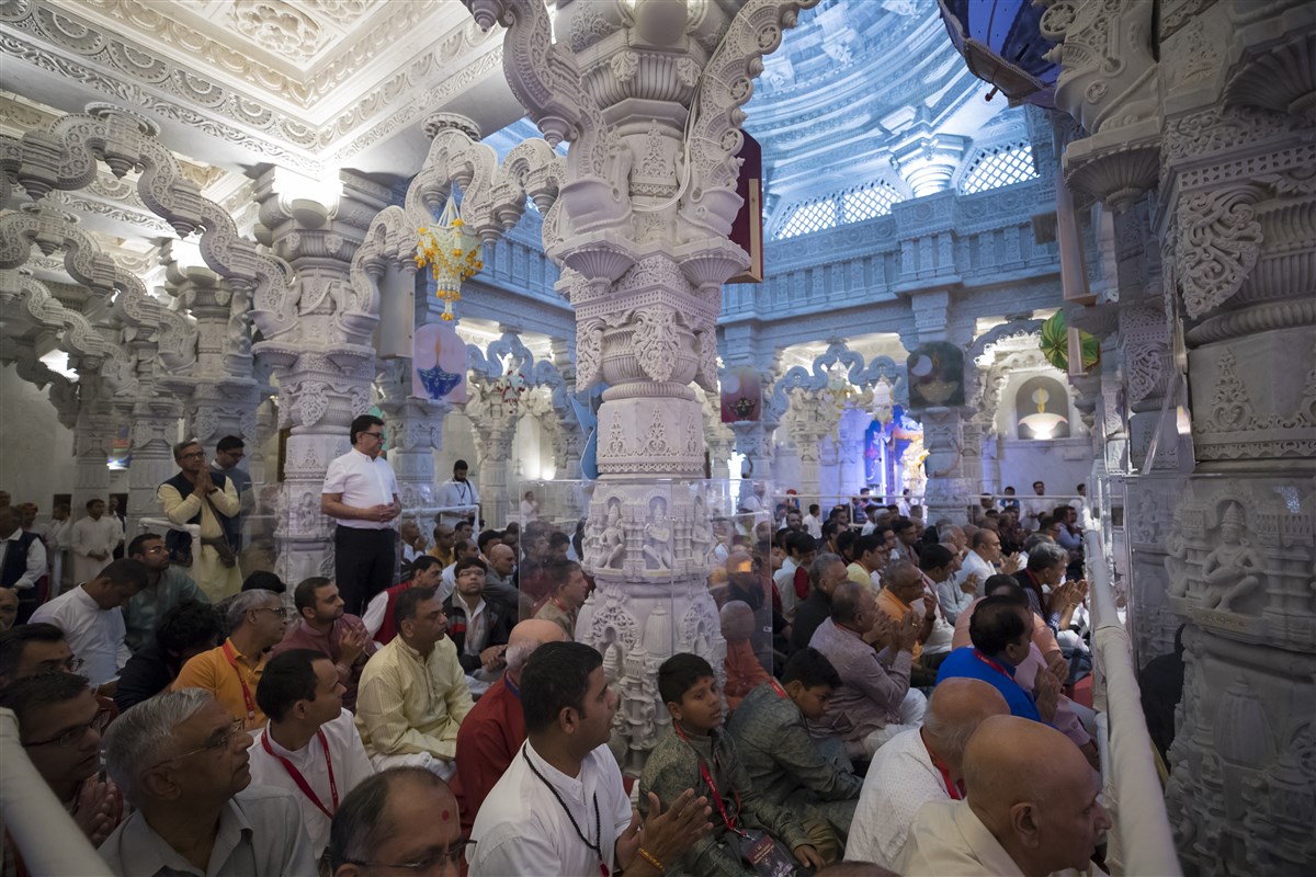 Devotees participate in the annakut thal