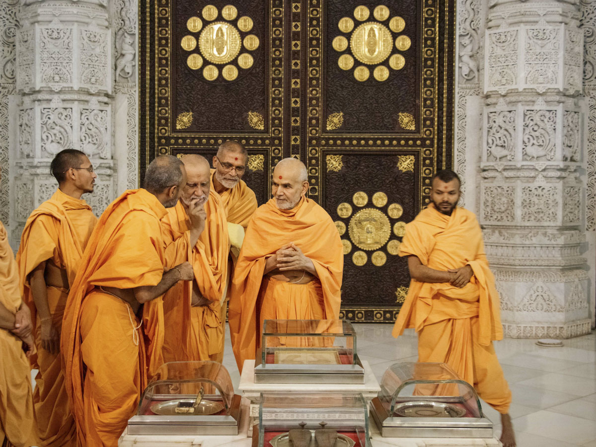 Swamishri discusses about the holy relics of Bhagwan Swaminarayan