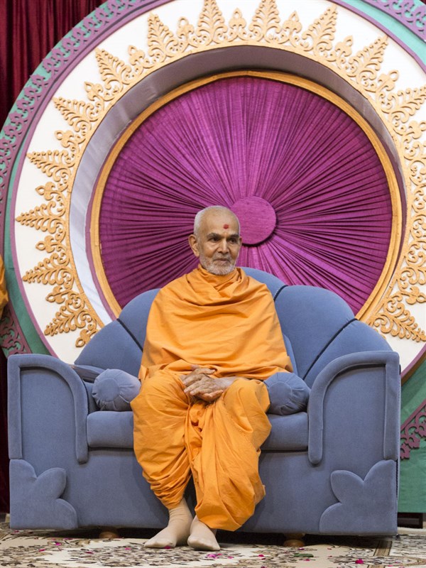 Swamishri during the welcome assembly