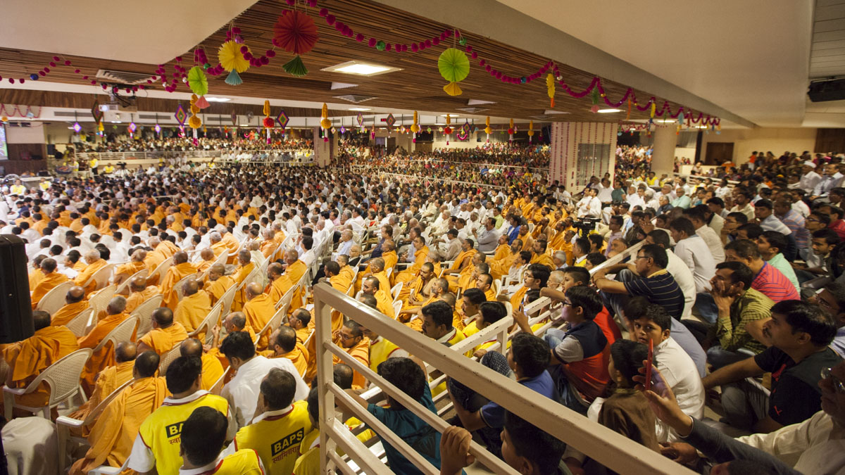 Sadhus, devotees and well-wishers during the evening session