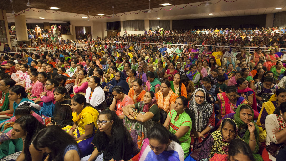 Devotees and well-wishers during the evening session