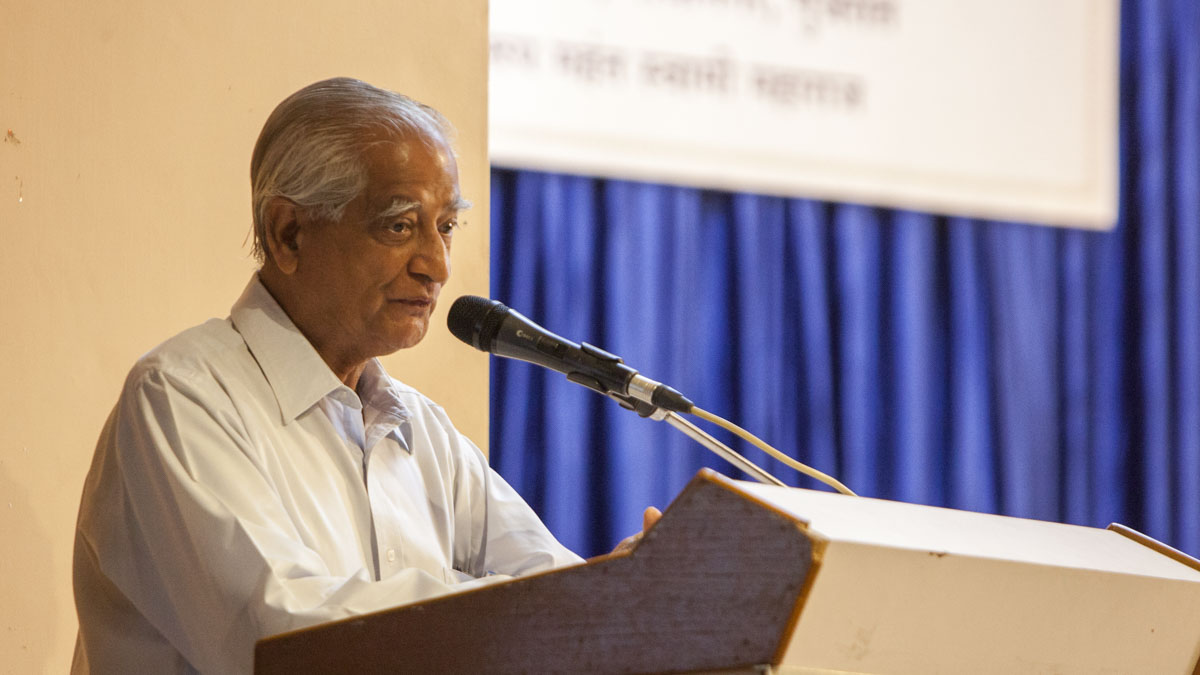 Chairman of Indian Council of Philosophical Research, Shri Dr. S.R. Bhatt, addresses the evening session