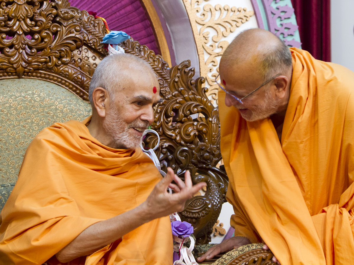 Swamishri converses with Pujya Ishwarcharan Swami