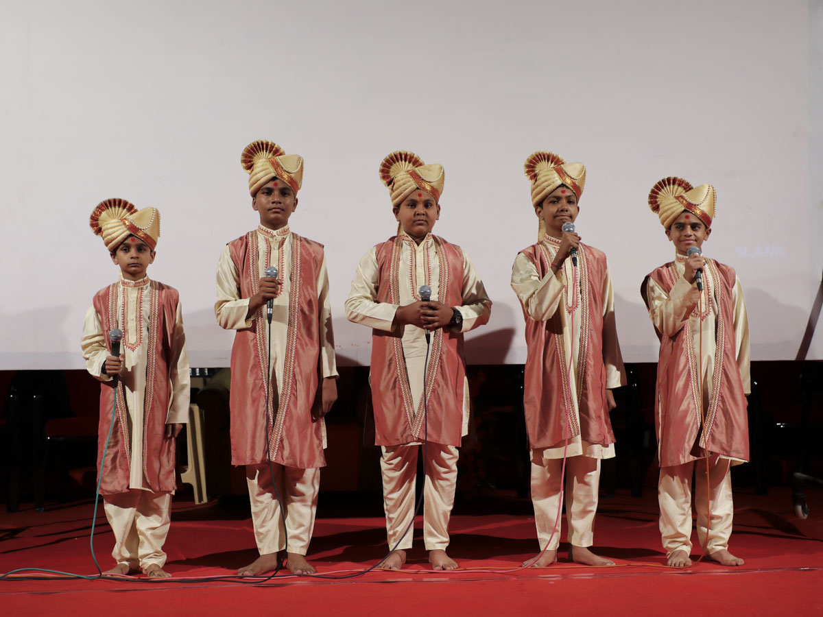 BAPS children sing Vedic mantras