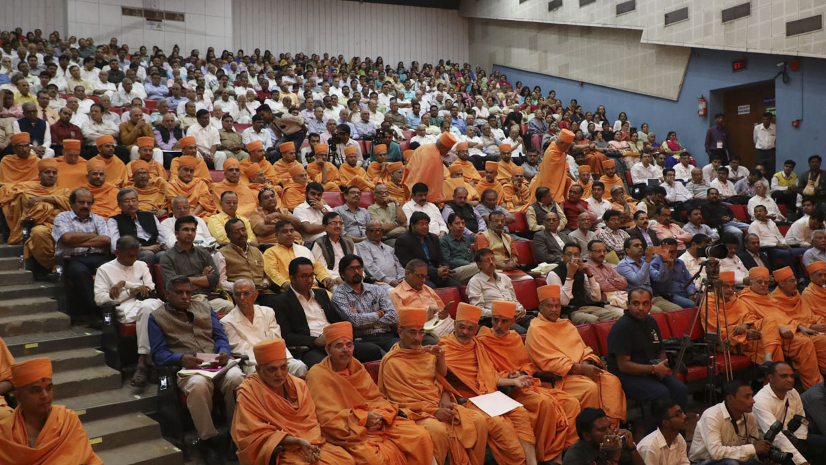 Sadhus, university representatives, and invited guests during the felicitation ceremony