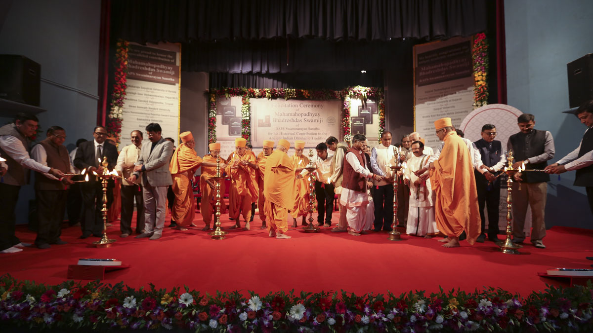 Senior sadhus, vice chancellors and university representatives light the inaugural lamps