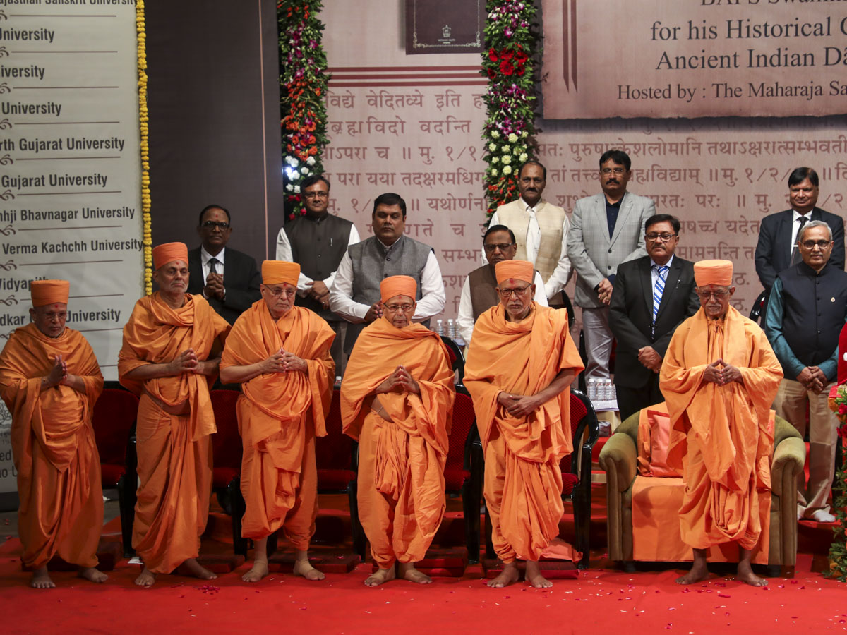 Senior sadhus, vice chancellors and university representatives on stage