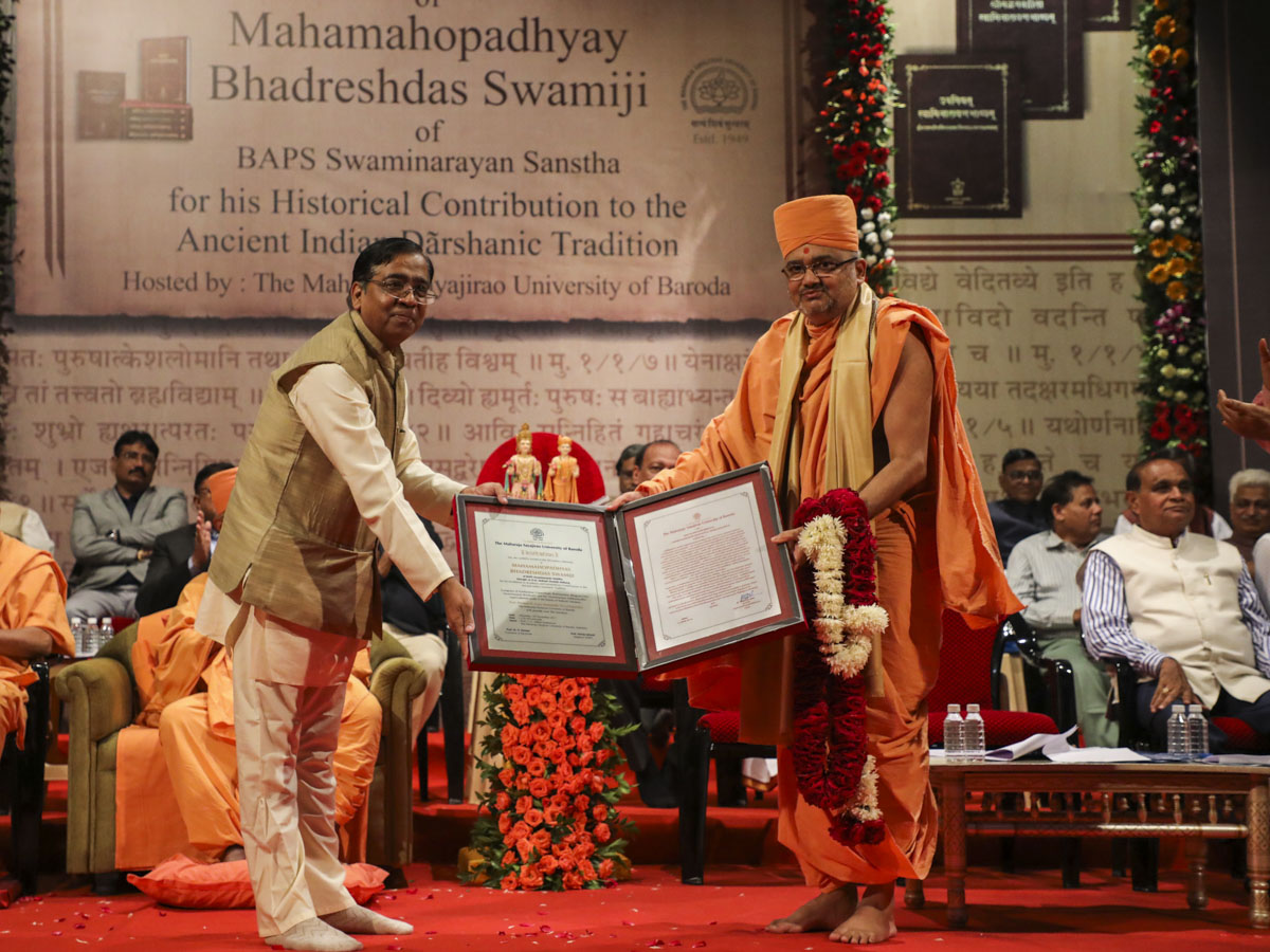 Vice Chancellor of The Maharaja Sayajirao University of Baroda, Dr. Parimal Vyas, honors Bhadresh Swami