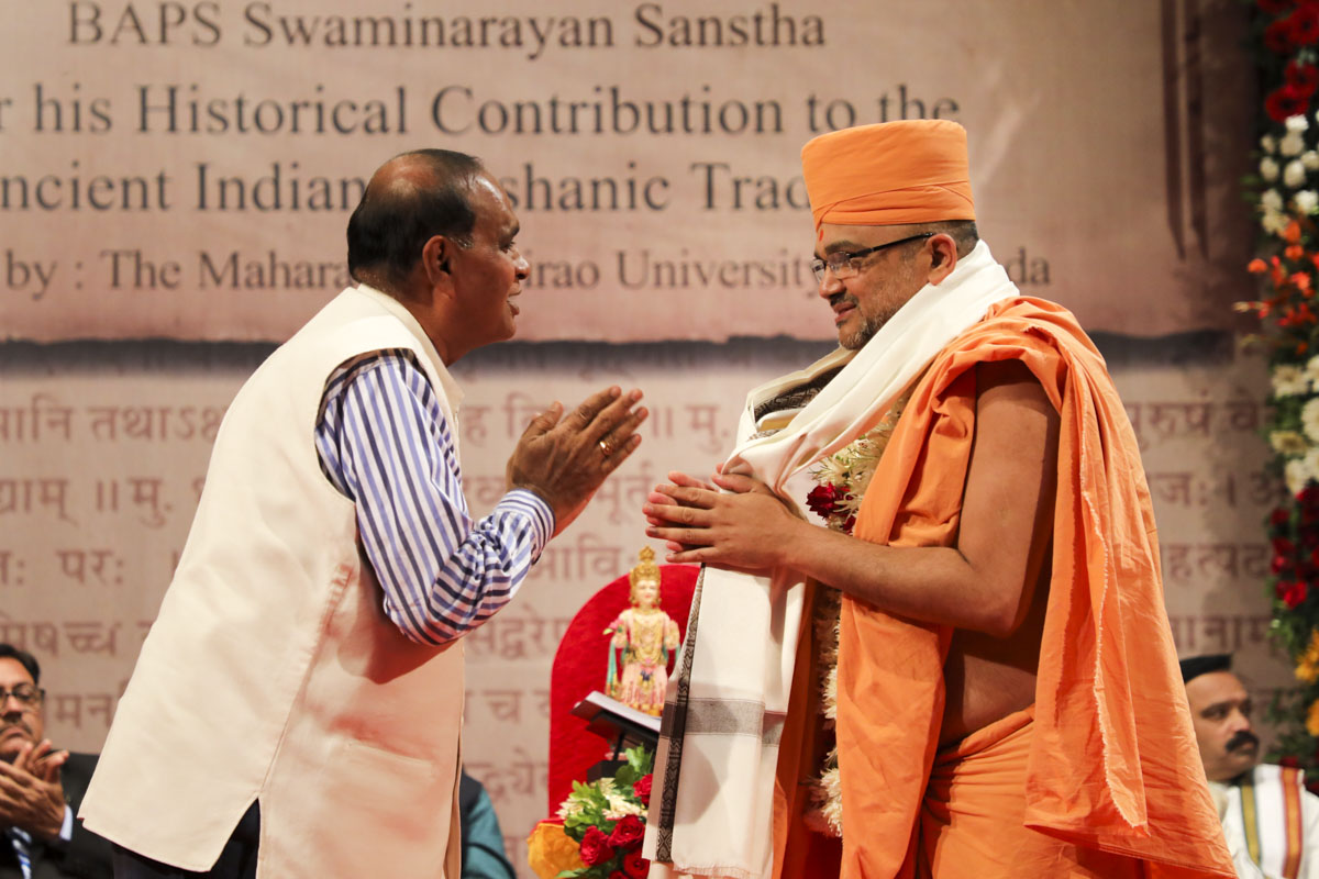 Chancellor Dr. Balvant Jani of Dr. Harisingh Gour Vishwavidyalaya, Sagar (M.P.), honors Bhadresh Swami