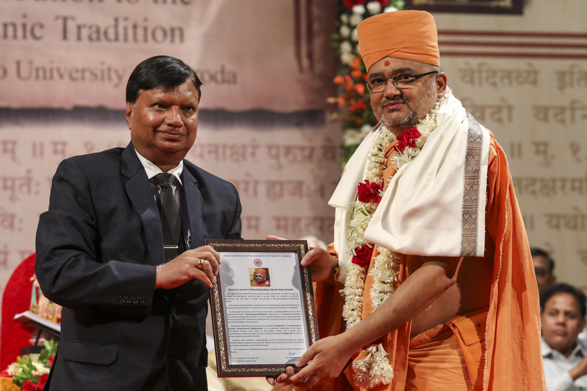 Vice Chancellor Dr. Shivendra Gupta of Veer Narmad South Gujarat University honors Bhadresh Swami