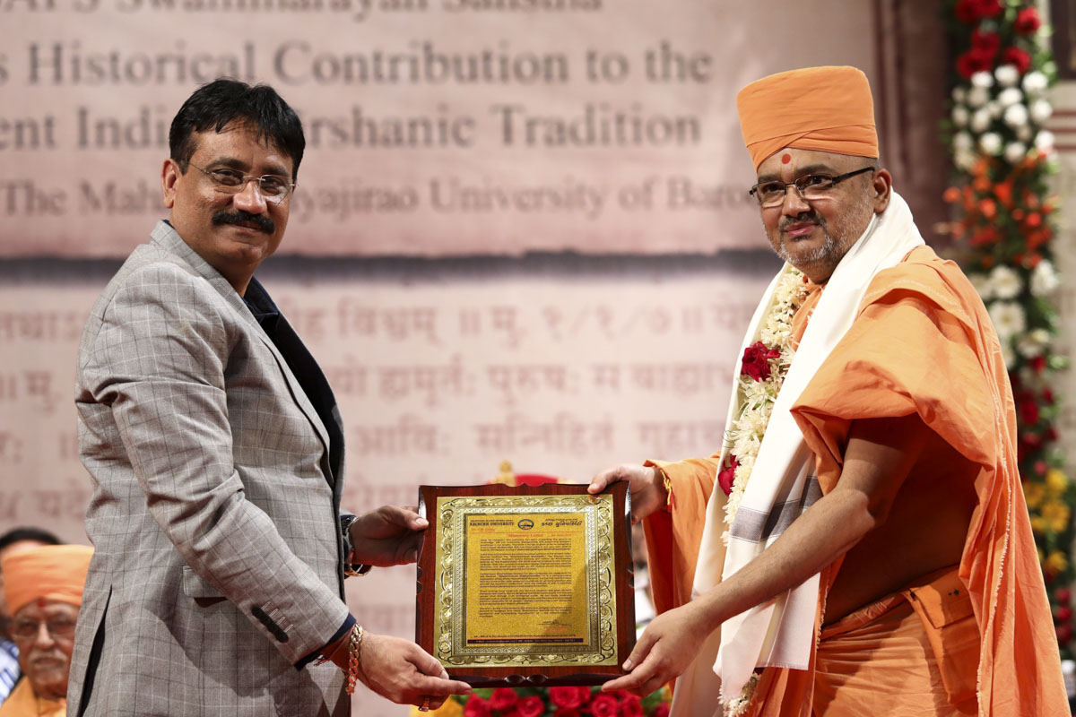 Vice Chancellor Dr. C. B. Jadeja of Krantiguru Shyamji Krishna Verma Kachchh University honors Bhadresh Swami