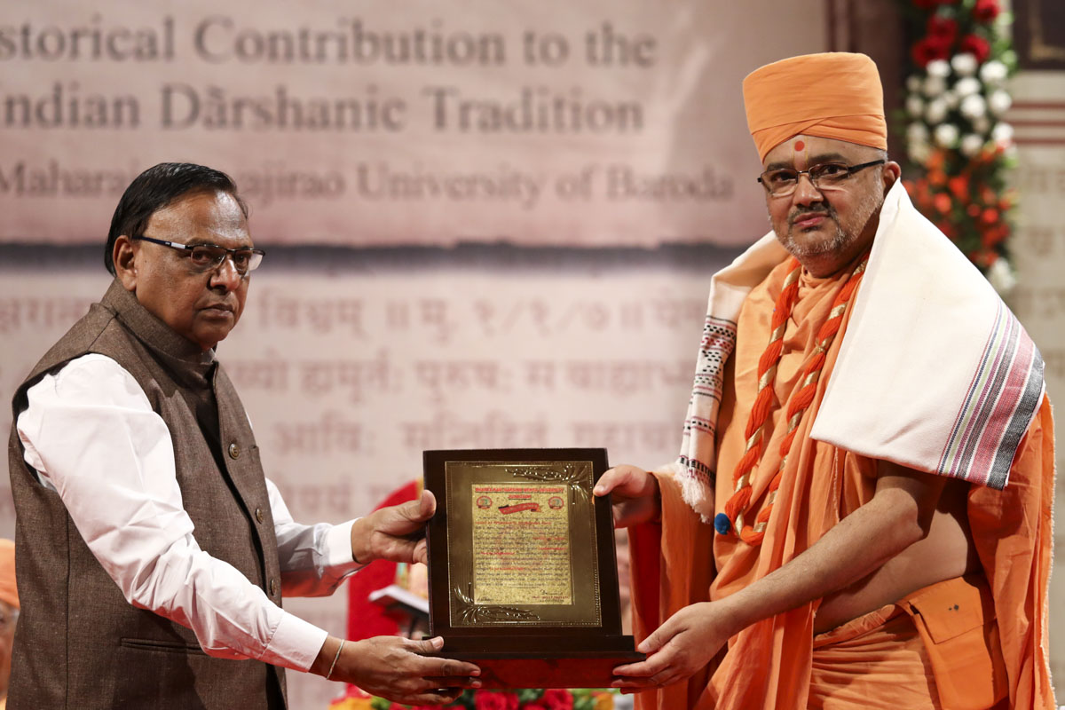 Vice Chancellor Dr. J. P. Maiyani of Bhakta Kavi Narsinh Mehta University honors Bhadresh Swami