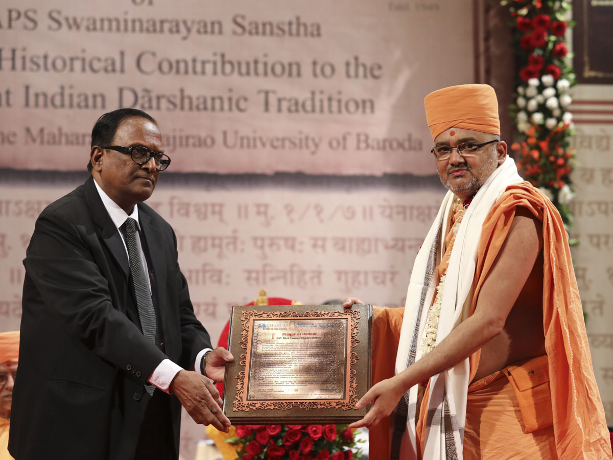 Vice Chancellor Prof. B.G. Patel of Charotar University of Science & Technology felicitates Bhadresh Swami