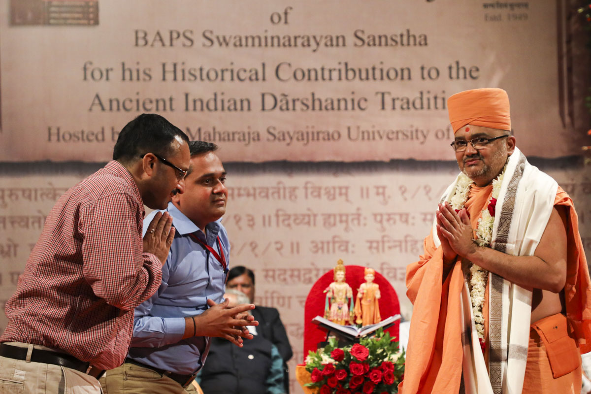 Shri Urmil Dave and representative of Nirma University honor Bhadresh Swami