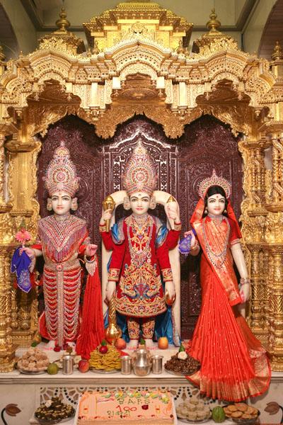 Ghanshyam Maharaj, Guru Parampara and Shri Nilkanth Varni Murti-Pratishtha, Bochasan - 