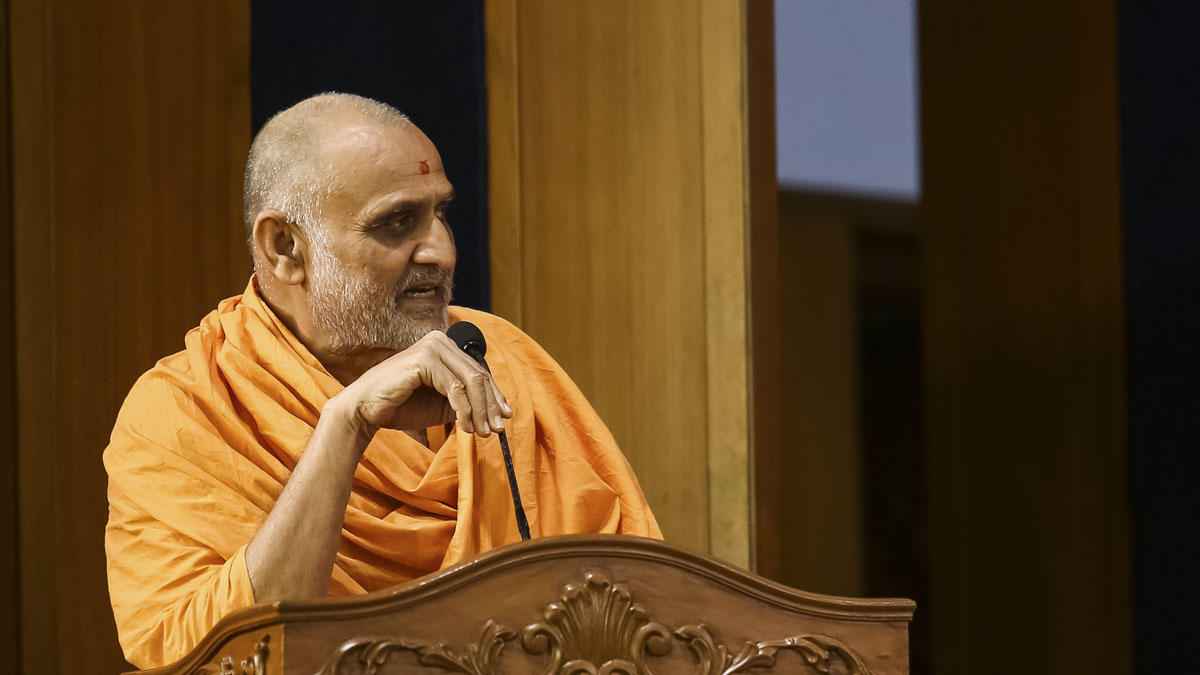 Premprakash Swami addresses the assembly