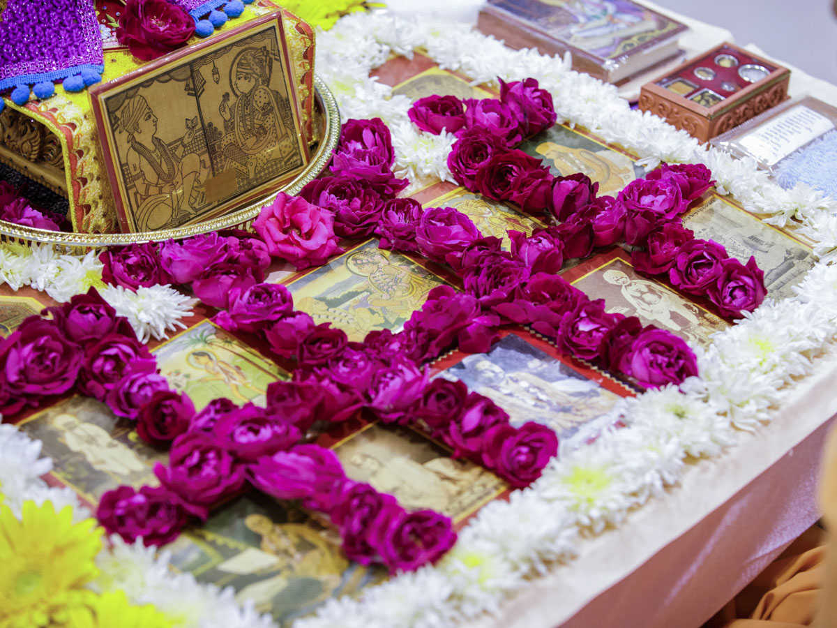 Param Pujya Mahant Swami Maharaj's morning puja