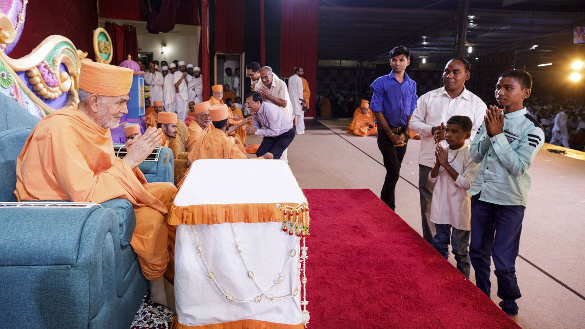Swamishri blesses family members of newly initiated  sadhus
