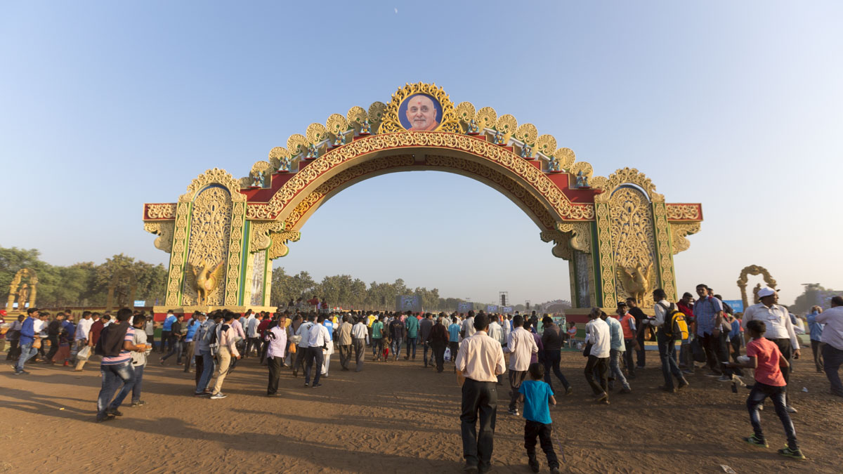 Majestic gate for 97th Birthday Celebrations of Brahmaswarup Pramukh Swami Maharaj, Anand