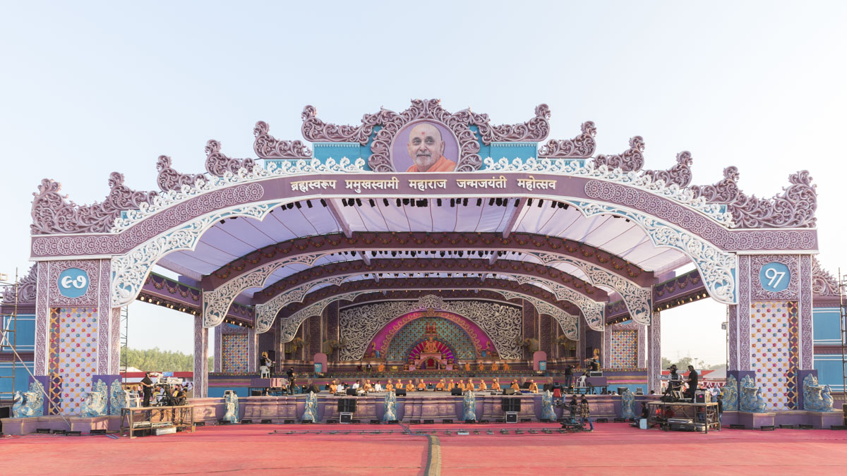 Grand stage for 97th Birthday Celebrations of Brahmaswarup Pramukh Swami Maharaj, Anand