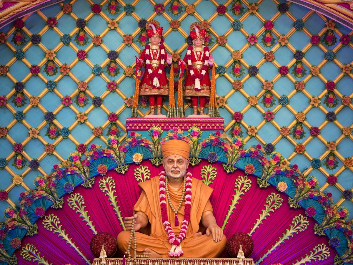 Shri Akshar-Purushottam Maharaj and Brahmaswarup Pramukh Swami Maharaj