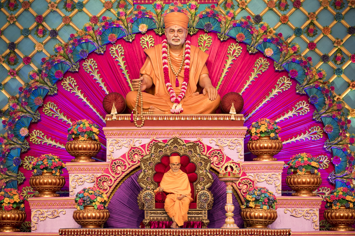 Param Pujya Mahant Swami Maharaj during the celebration assembly