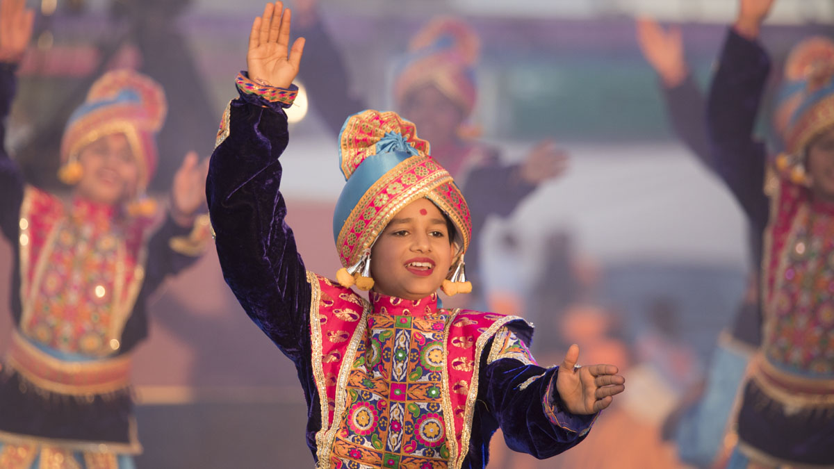 Children perform a bhakti nrutya
