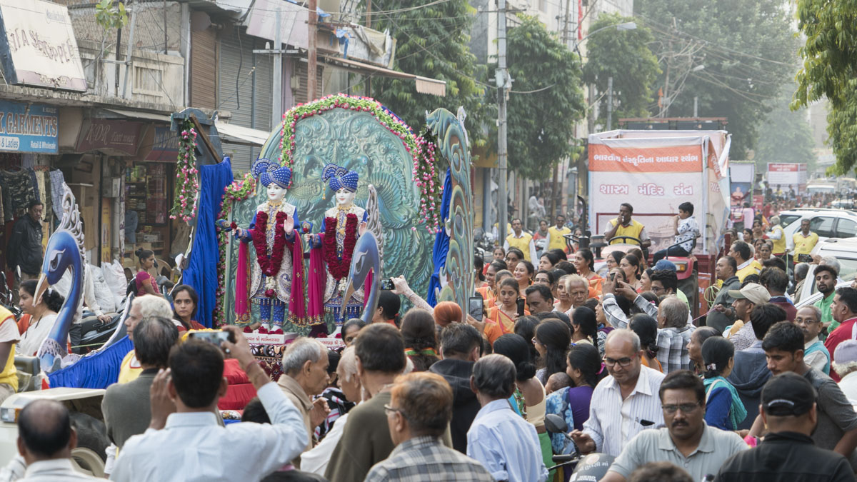 Bhagwan Swaminarayan and Aksharbrahman Gunatitanand Swami in a decorated chariot