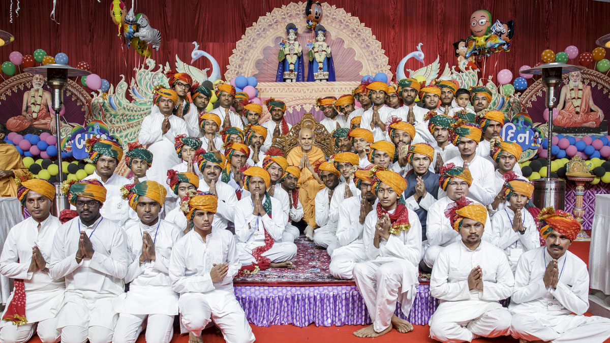 Karyakars with Swamishri