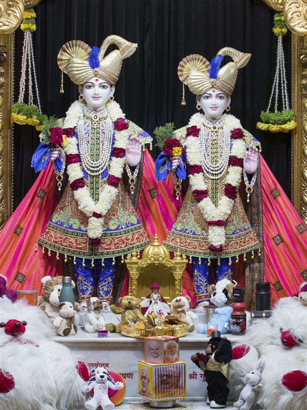 Bhagwan Swaminarayan and Aksharbrahman Gunatitanand Swami 