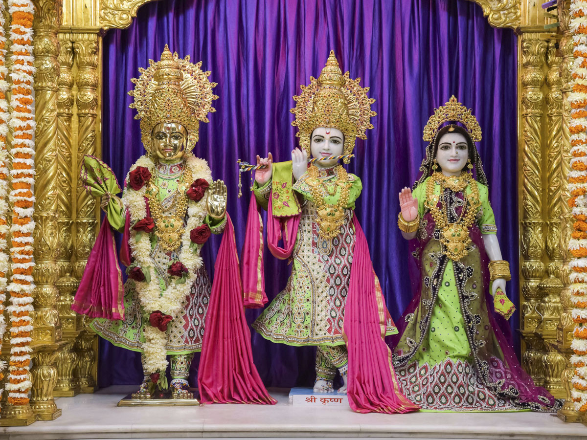 Shri Harikrishna Maharaj and Shri Radha-Krishna Dev