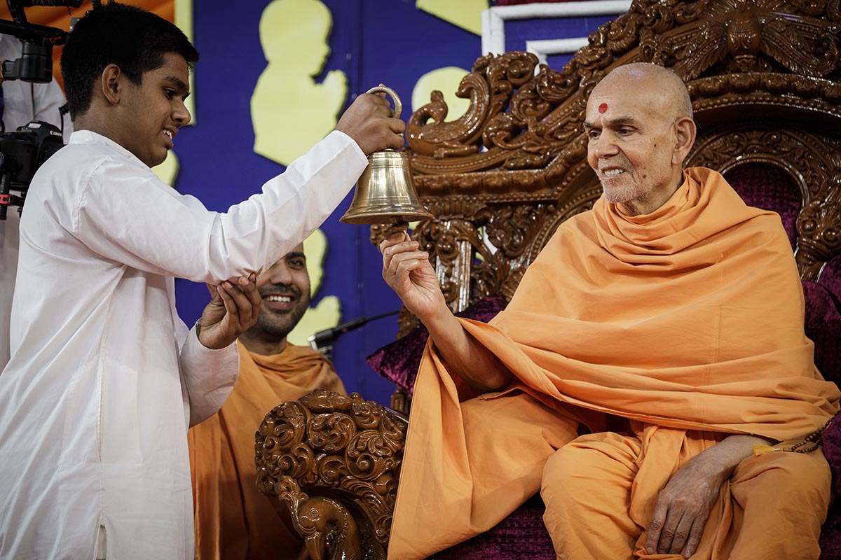 Swamishri rings a bell