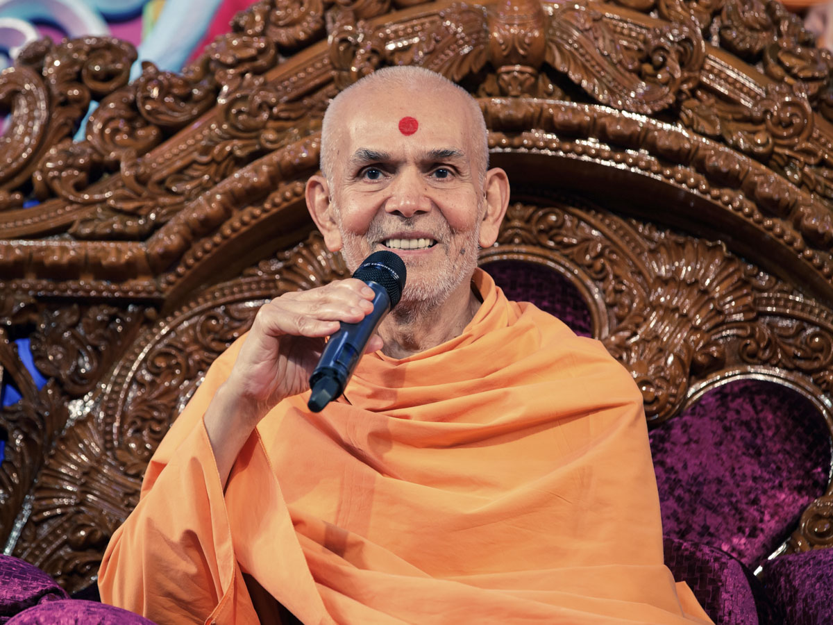 Swamishri participates in the children's program