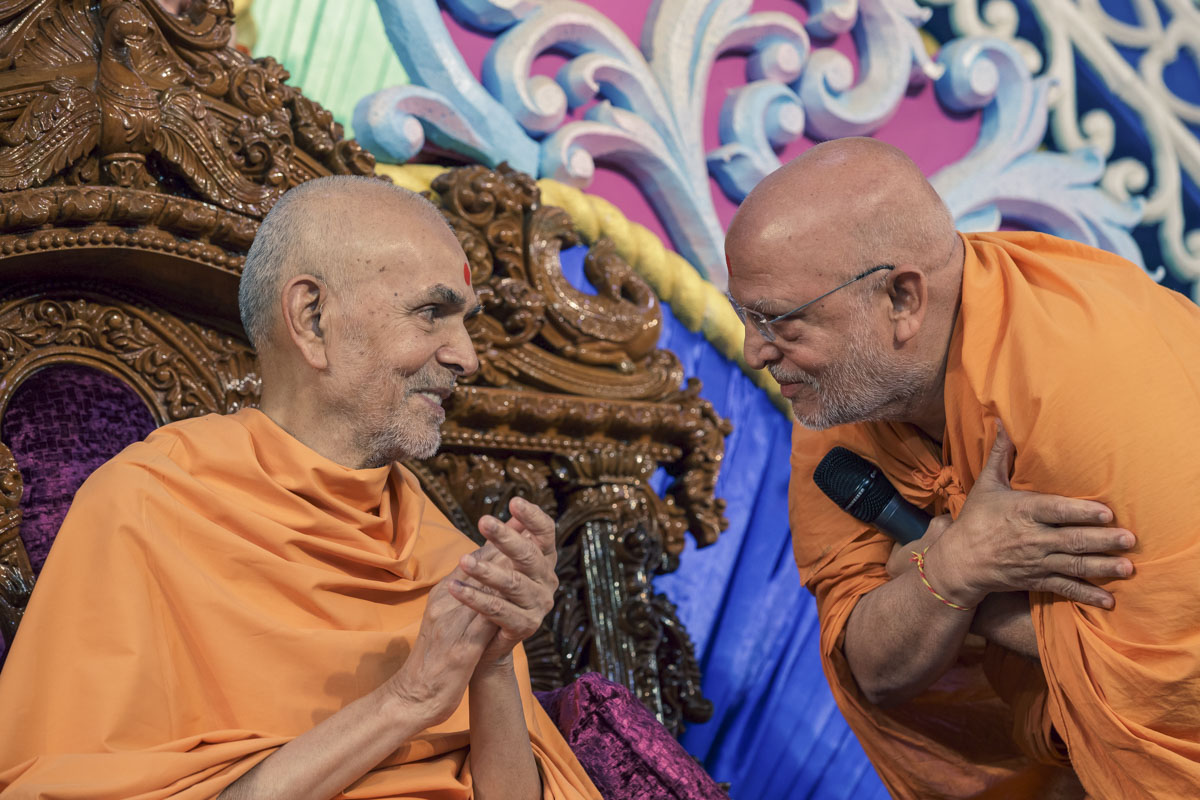 Swamishri interacts with Pujya Ghanshyamcharan Swami