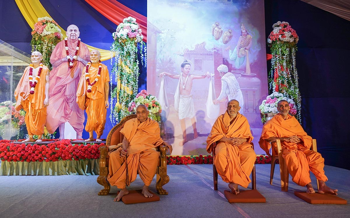 Satsangijivan Swami, Atmaswarup Swami and Anandswarup Swami during the assembly
