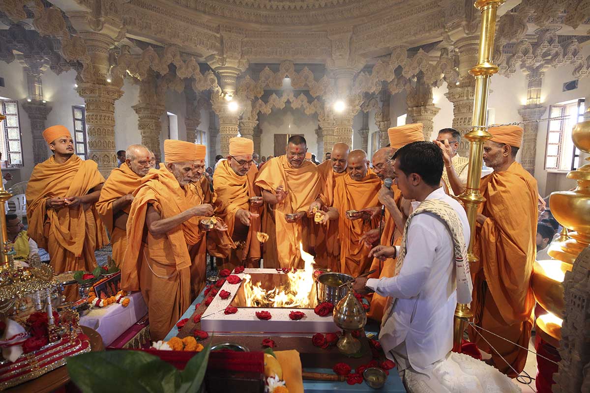 Sadhus perform the Vastu Hom rituals