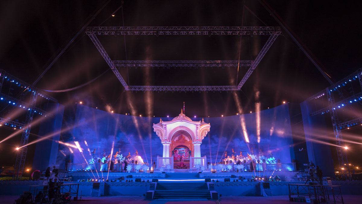 Light and sound show depicting the glory of Shri Akshar Deri