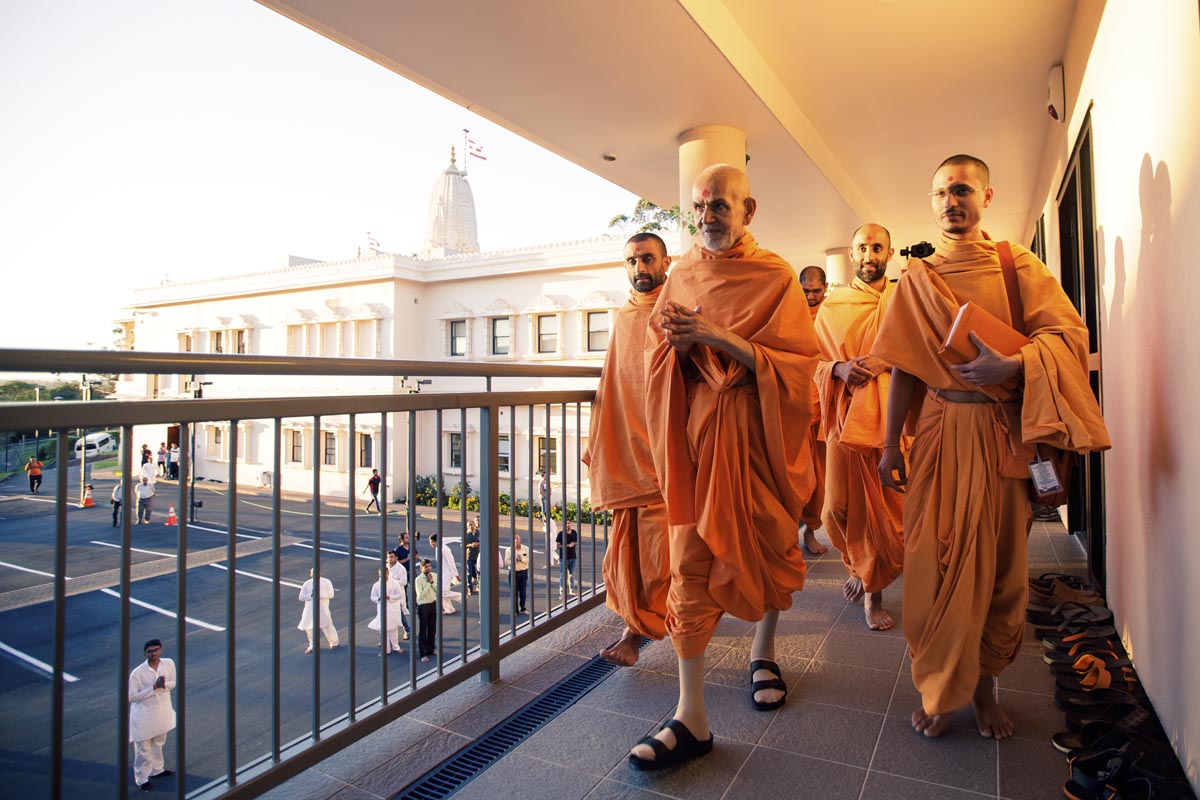 Swamishri on his way for his morning puja