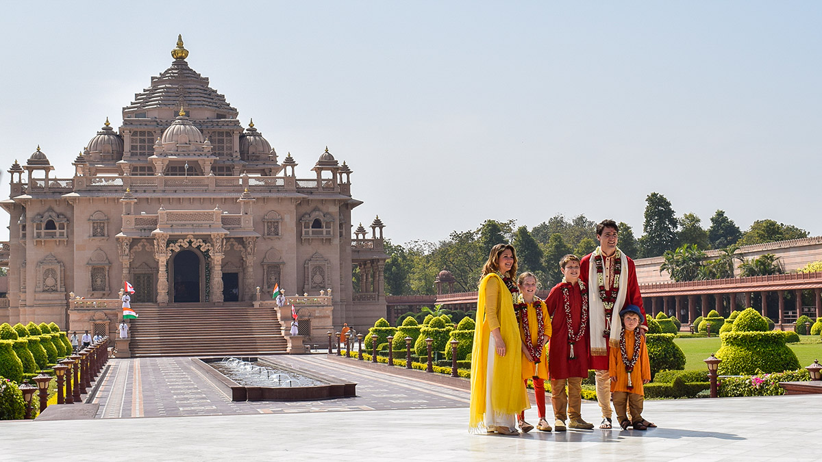 PM Justin Trudeau and his family in front of Akshardham Mandir