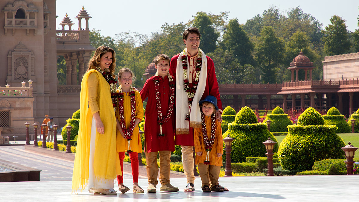 PM Justin Trudeau and his family in front of Akshardham Mandir