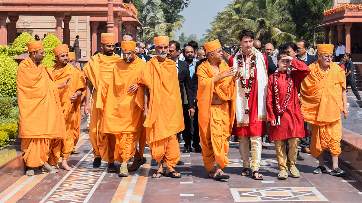 Sadhus guide PM Justin Trudeau around the Akshardham grounds