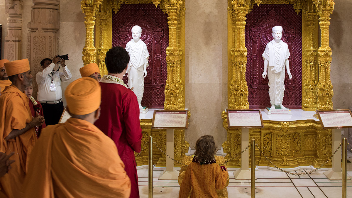 PM Justin Trudeau doing darshan of Shri Guru Parampara