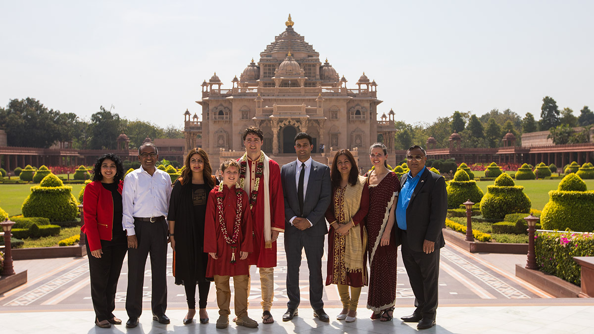 PM Justin Trudeau and delegation in front of Akshardham Mandir