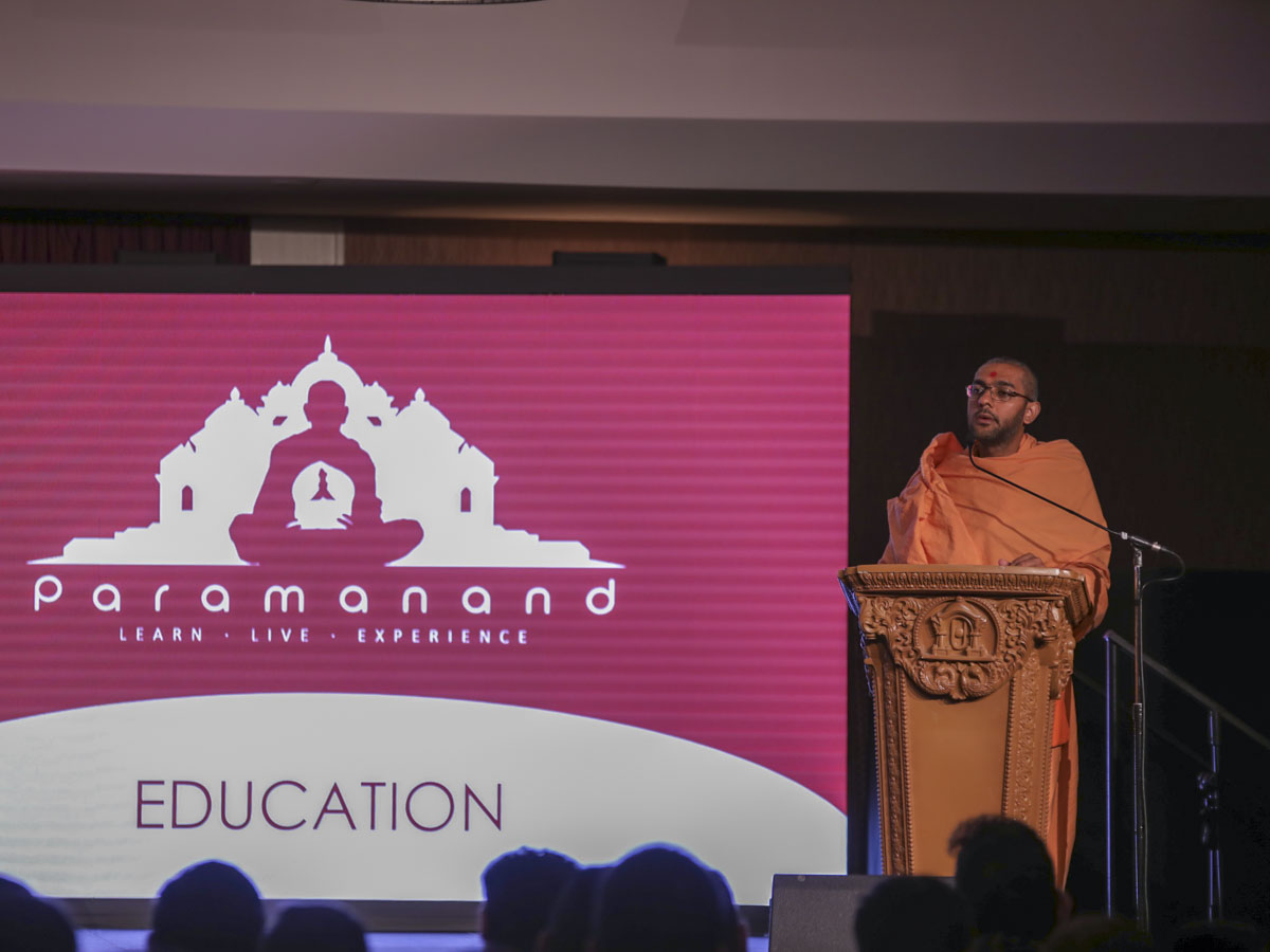 Siddhayogi Swami addresses the session