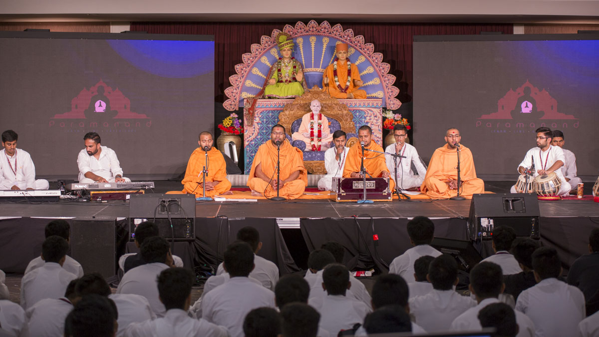 Sadhus sings kirtans in the kirtan aradhana