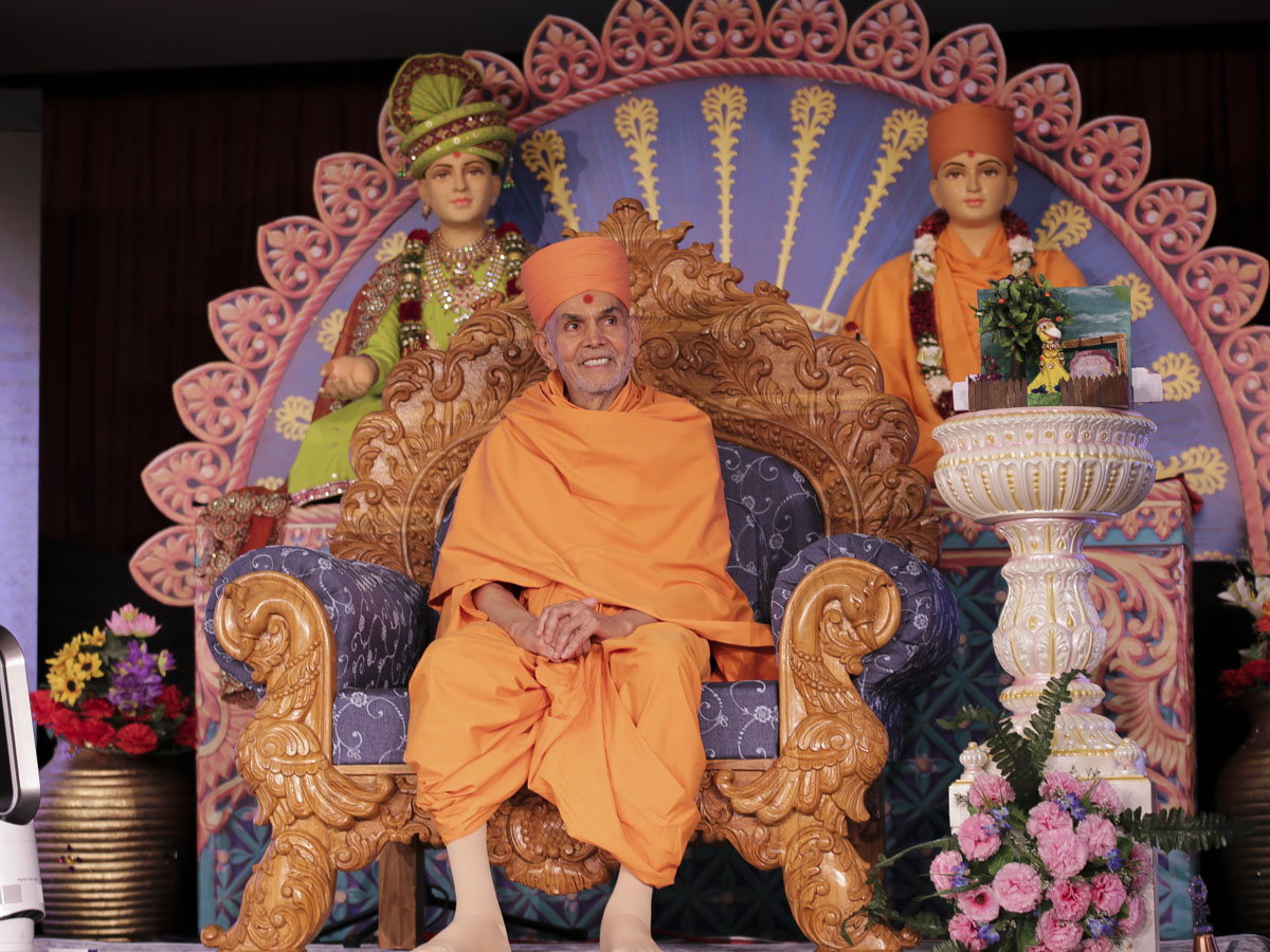 Swamishri during the session