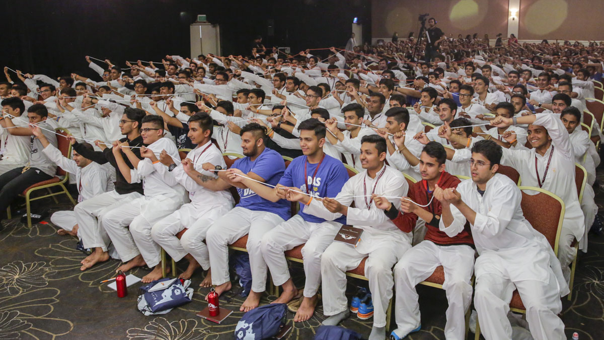Youths follow Swamishri's direction