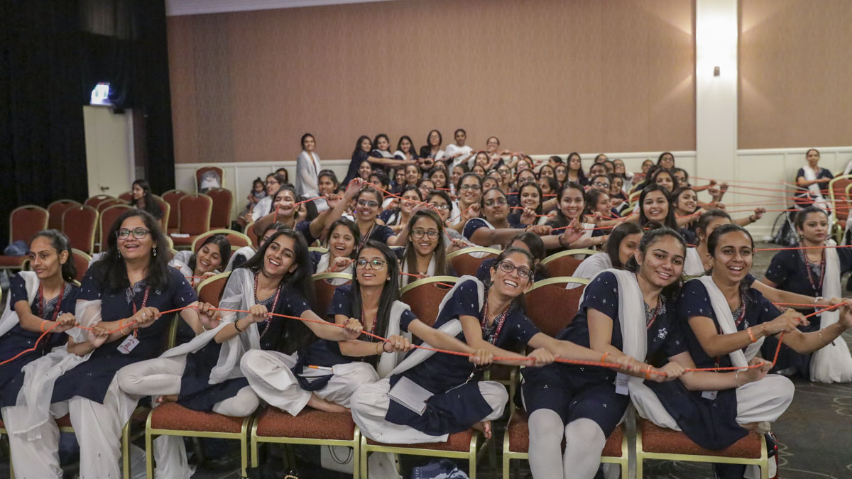 Youths follow Swamishri's direction