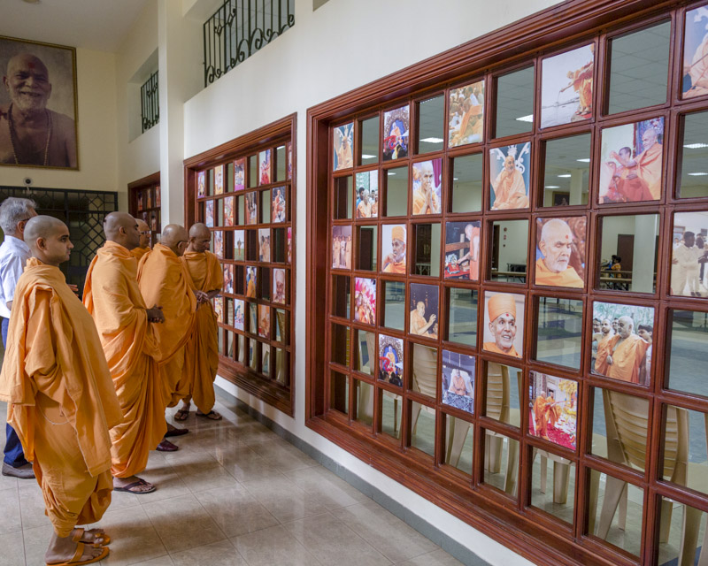 Pujya Kothari Swami observes an exhibition